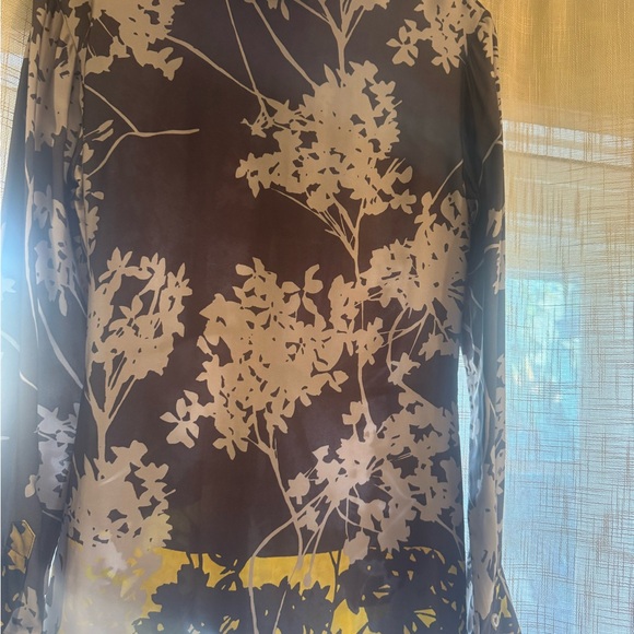 Floral Button-Up Blouse - Picture 3 of 4